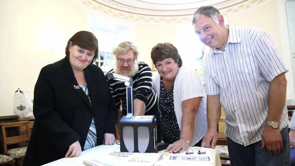 VIDEO - Device can read aloud to partially-sighted people