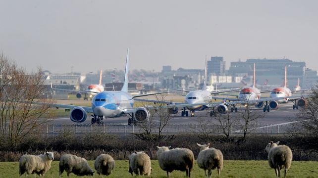 Aurigny welcomes plans for second Gatwick runway