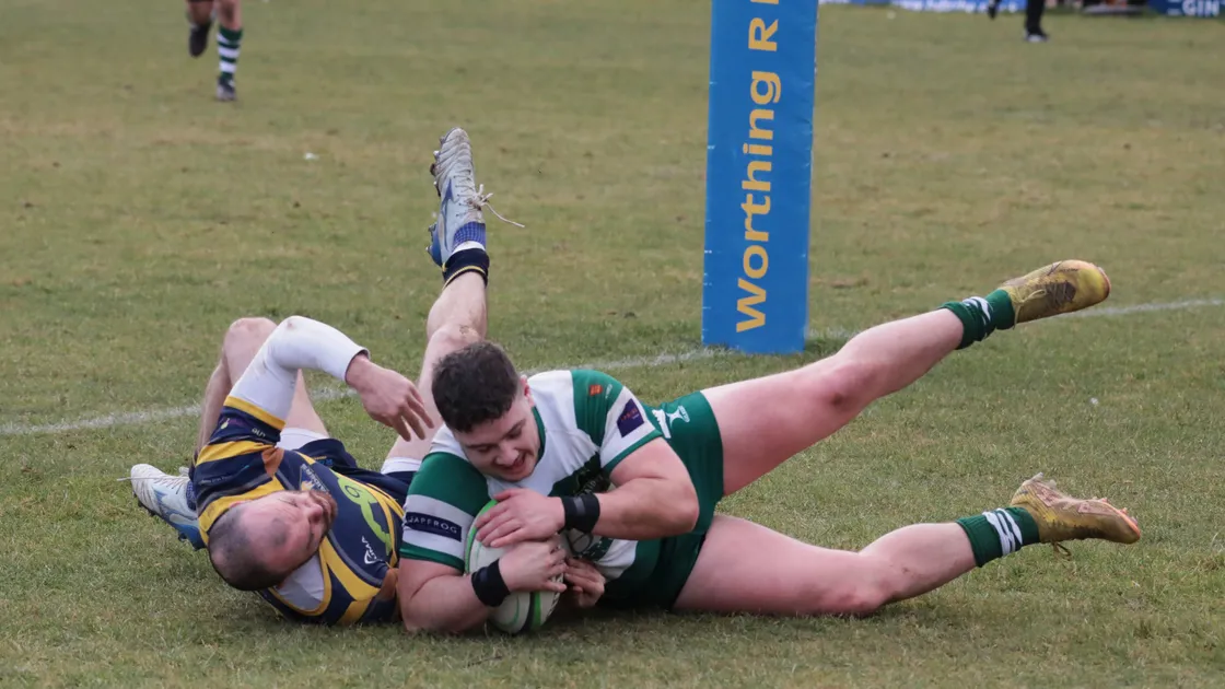 Ethan Smith scoring one of his two tries against Worthing. (Picture by Mike Marshall, 31842799)