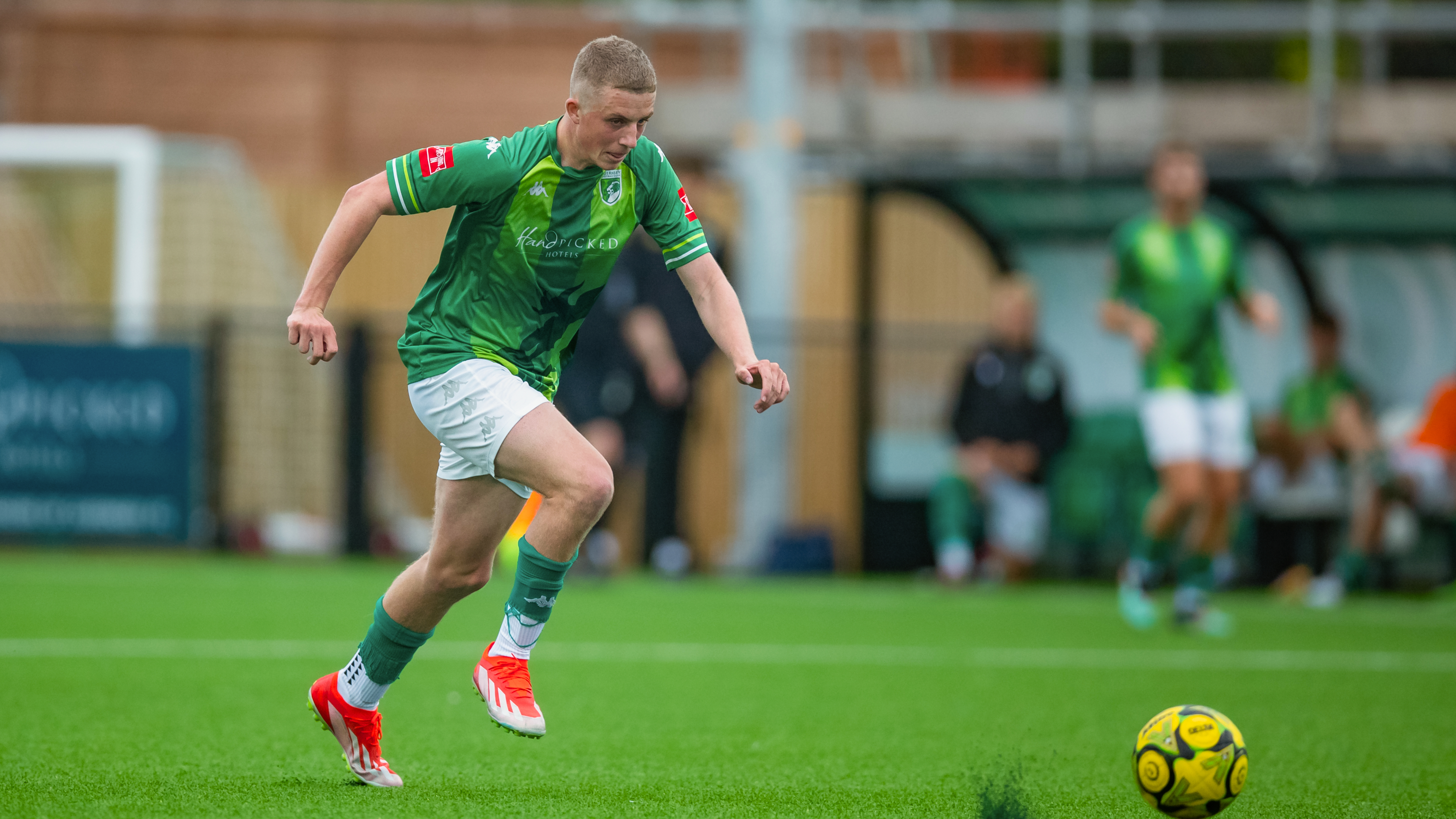 GFC to field development team in English U23 league