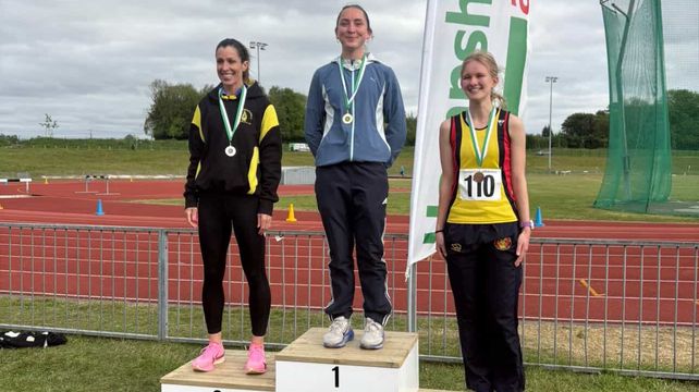 Scholes strides to double gold in big county medal haul