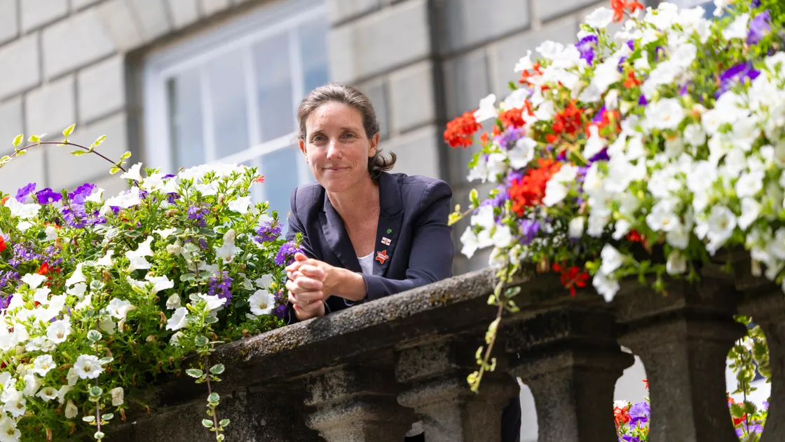 Deputy de Sausmarez needed only one round of voting to secure a majority of votes.