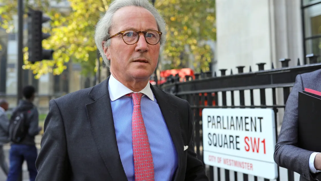 The UK’s senior law officer, Lord Keen, who is also the UK minister with responsibility for the Crown Dependencies, has quit over the dispute to override parts of the withdrawal agreement. (28704828)