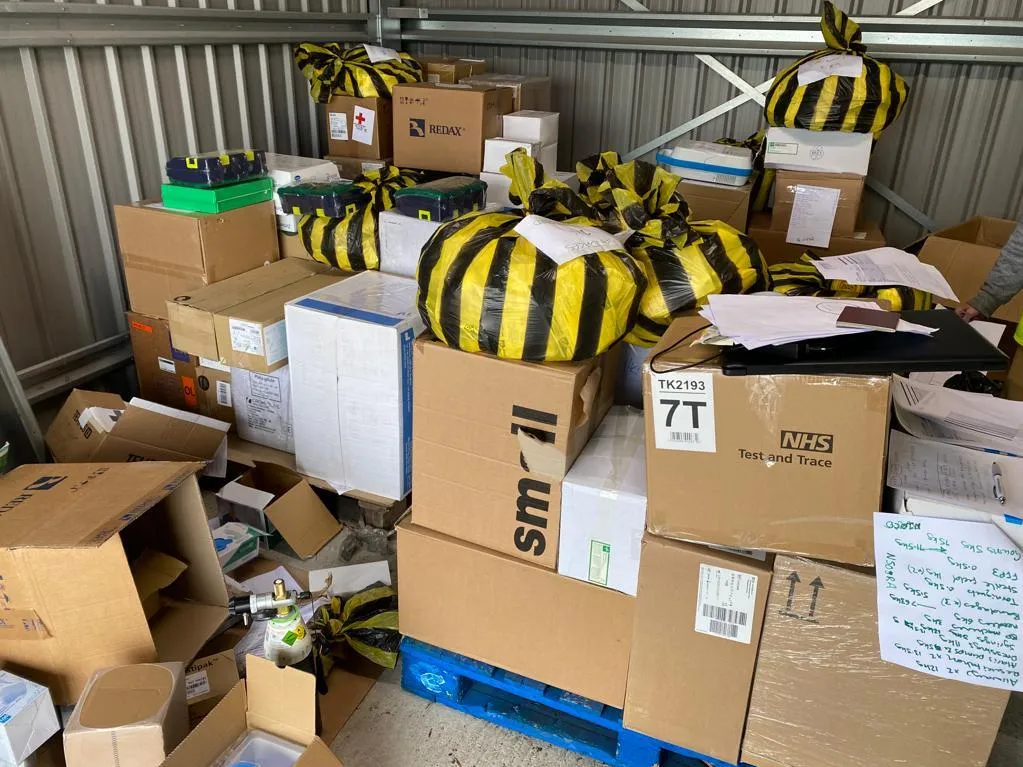 The pallet of supplies to be transported. (30821866)