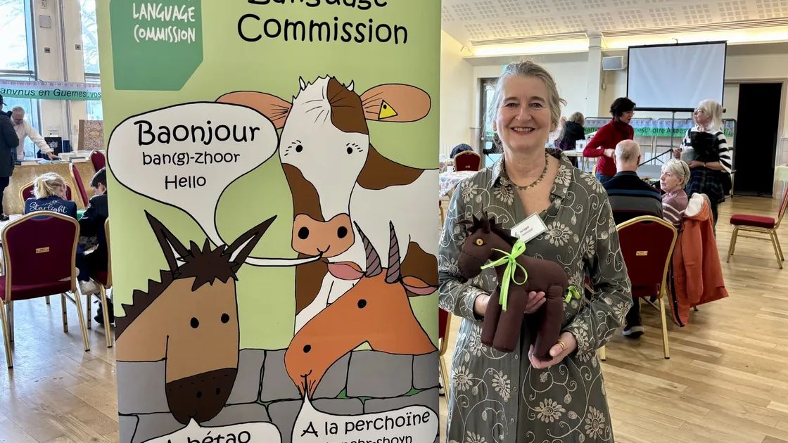 Commissioner Joy Liggett welcomed some 200 people to the Language Commission's third Guernesiais public event