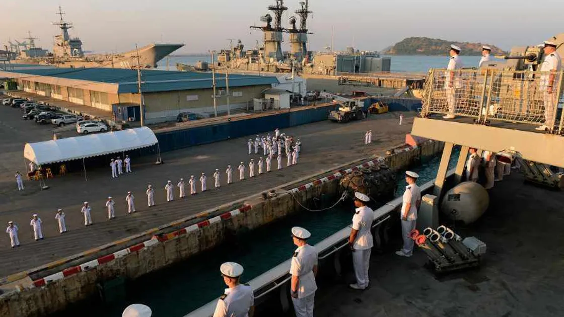 HMS Daring greeted with traditional Thai welcome