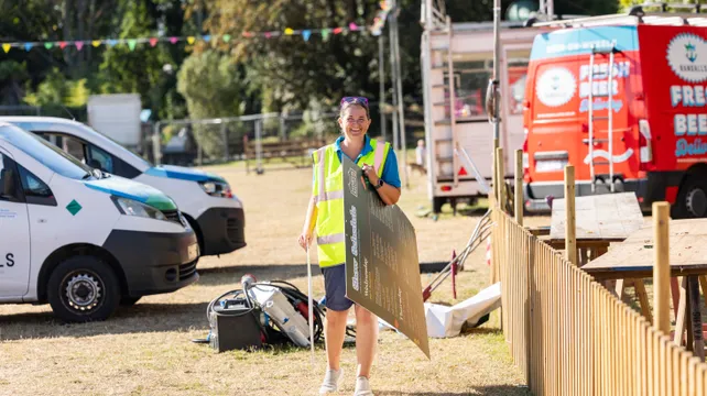 Many hands make lighter work of packing up successful North Show