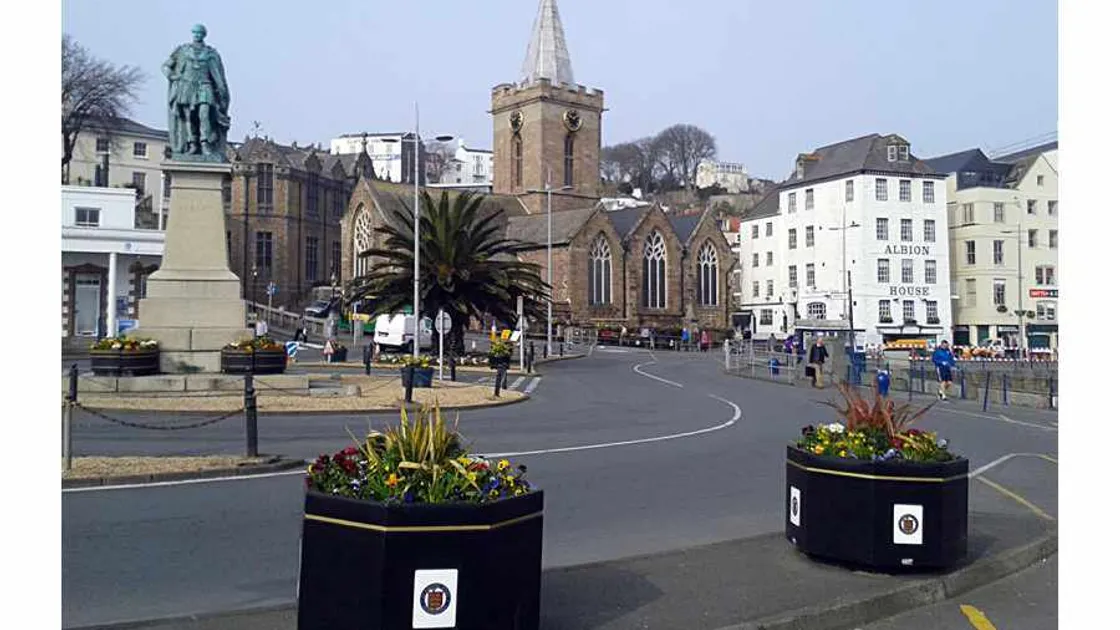 Seafront single-lane system could extend to Albert Pier