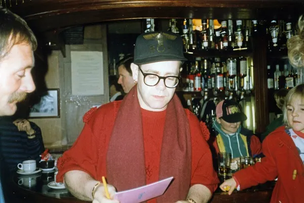 Elton John at the Fermain Tavern in 1990.
