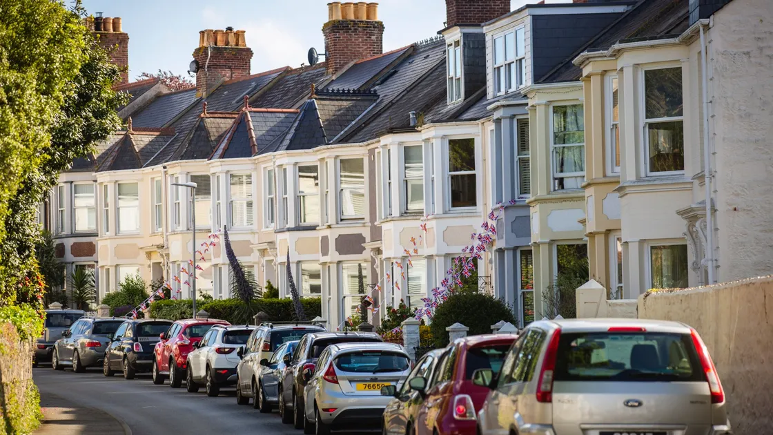Property sales last year totalled £550m., down by £400m. on 2021. (32853200)