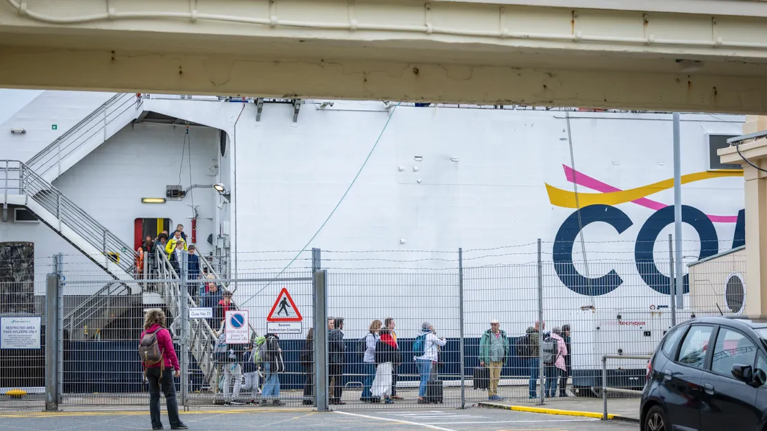 French nationals are currently able to make day trips to the Channel Islands using just their national identity card.