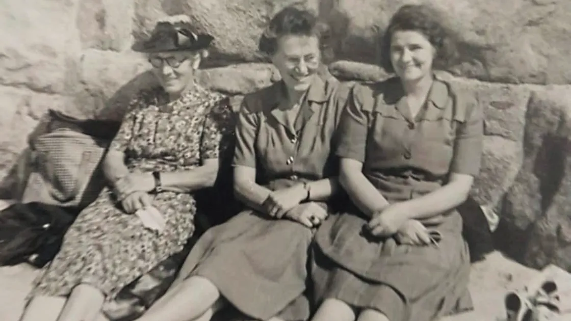 Left to Right: Grandma Dorey, her daughter Eva and John Wright's mother Elsie Wright. Picture supplied by John Wright. (27086426)