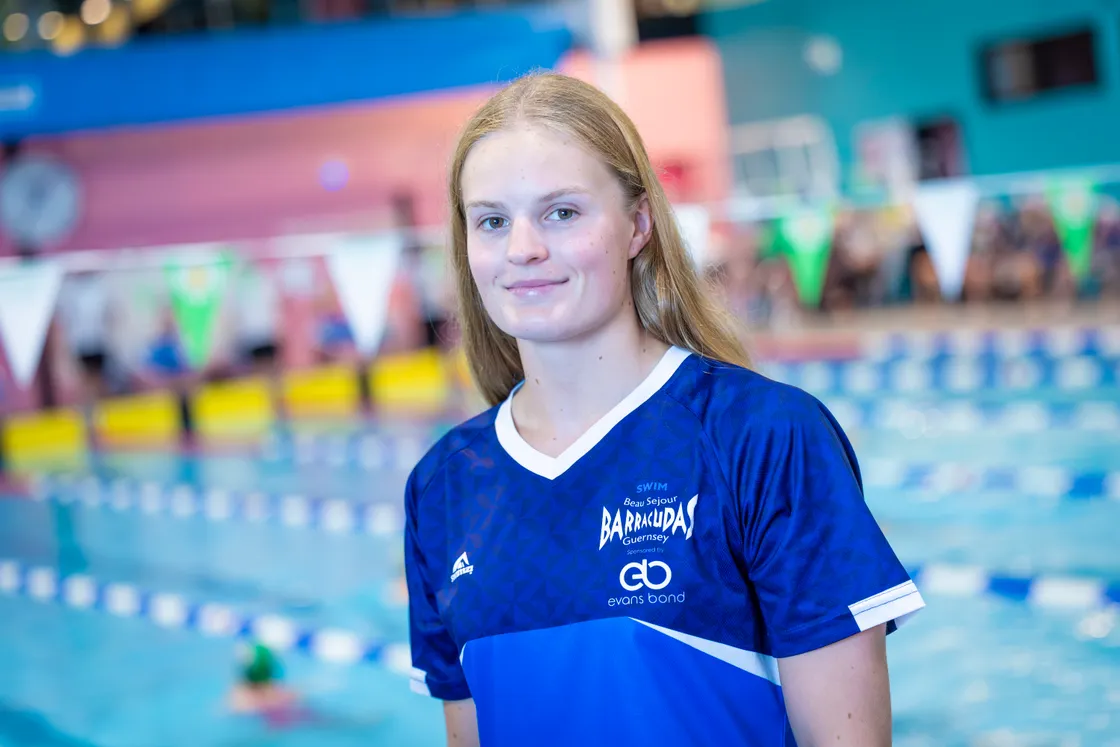 Barracuda Elodie Riley broke her older sister’s record in the 1,500m freestyle.