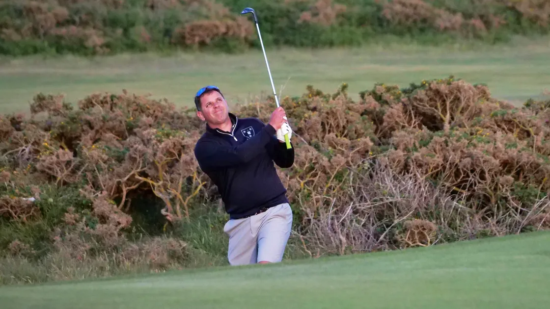 Jason Savident chips the ball onto the 20th green in his epic match with Bobby Eggo at L'Ancresse. (Picture by Gareth Le Prevost, 30858553)