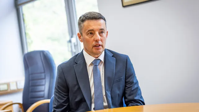 States CEO denies civil servants warned to stay silent publicly on tax reform