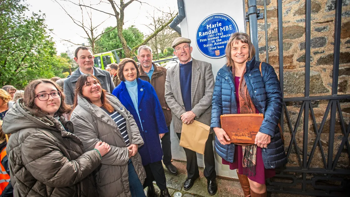 Marie Randall's family (L-R): Elise Jee, Nicky Jee, Simon Cowley, Lienne Randall, Ben Randall, Nic Jee and Michelle Scott. (Picture by Sophie Rabey, 32909029)