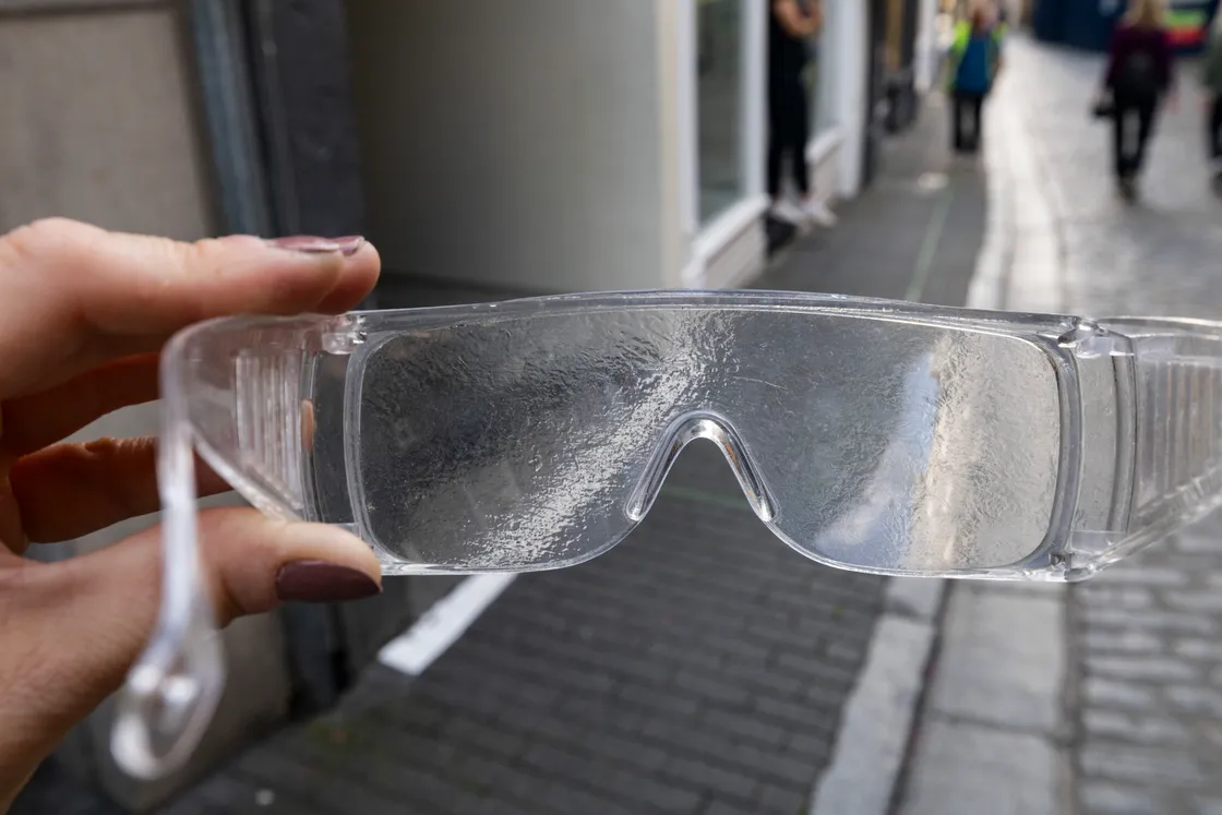 How the line would look for people with cataracts.