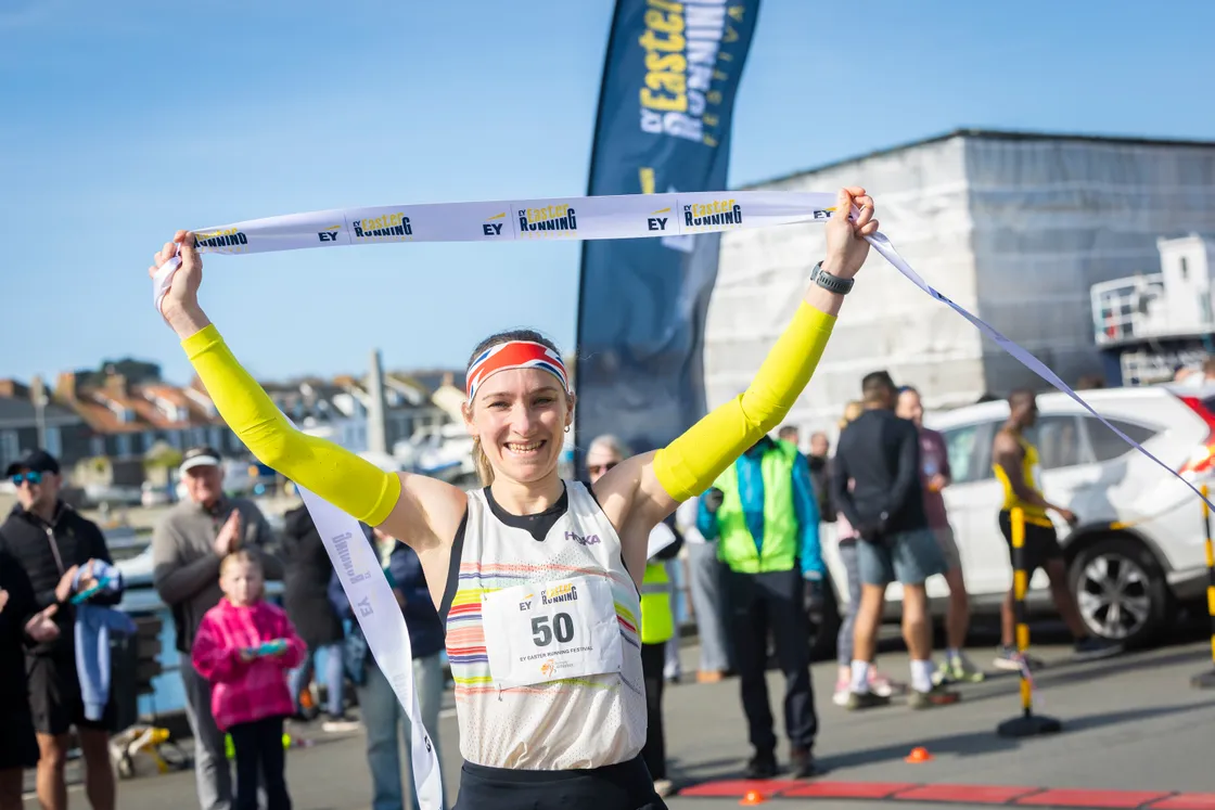 Louise Small enjoyed a perfect weekend as she reclaimed the women's title which she had previously won 15 years ago.