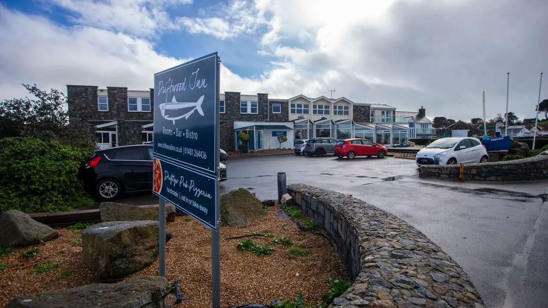 The hotel also told the planners that the plan was to improve the original building from its current four-star status up to a five-star rating, which would require significant investment.