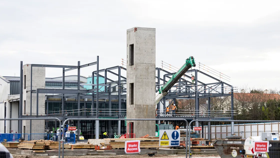 Two of its lift shafts are now in-situ concrete, with the steel frame of the main building now swiftly taking form around them