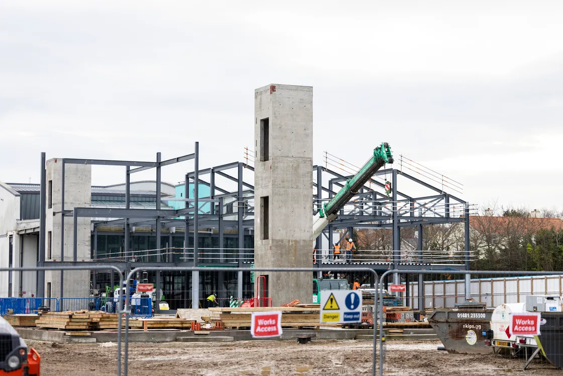 Two of its lift shafts are now in-situ concrete, with the steel frame of the main building now swiftly taking form around them
