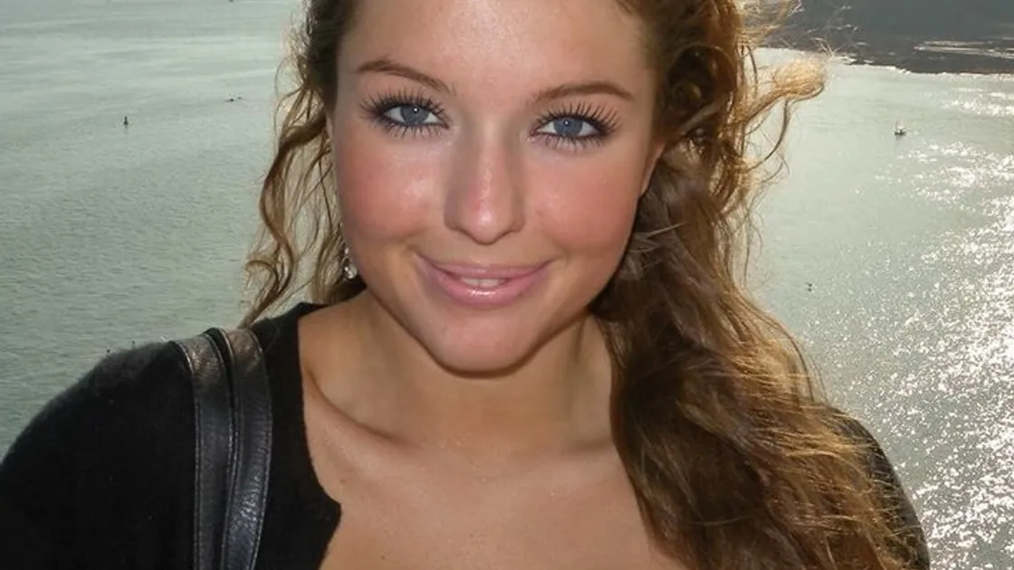 Sarah Groves was killed on a houseboat in Kashmir in India on 6 April 2013. 