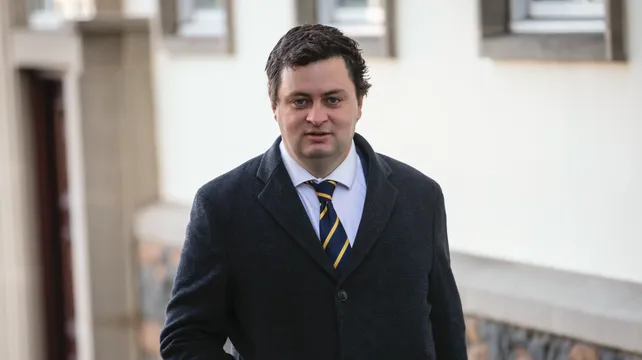 Snowdon criticises plans to cut Alderney States to eight members