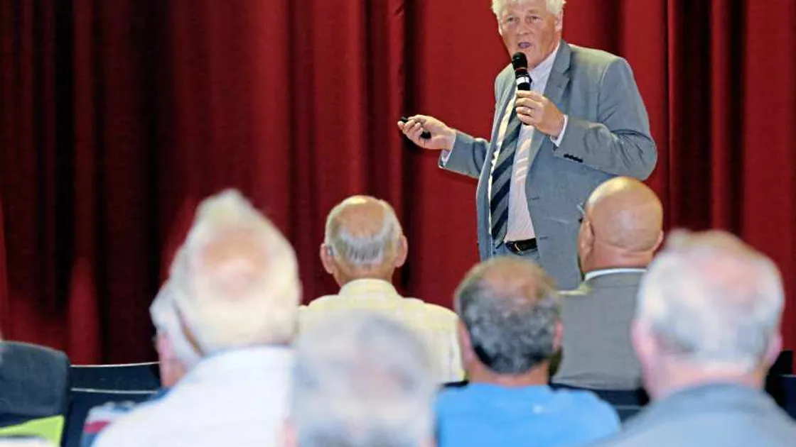 Islanders challenge idea to remove L'Ancresse sea wall