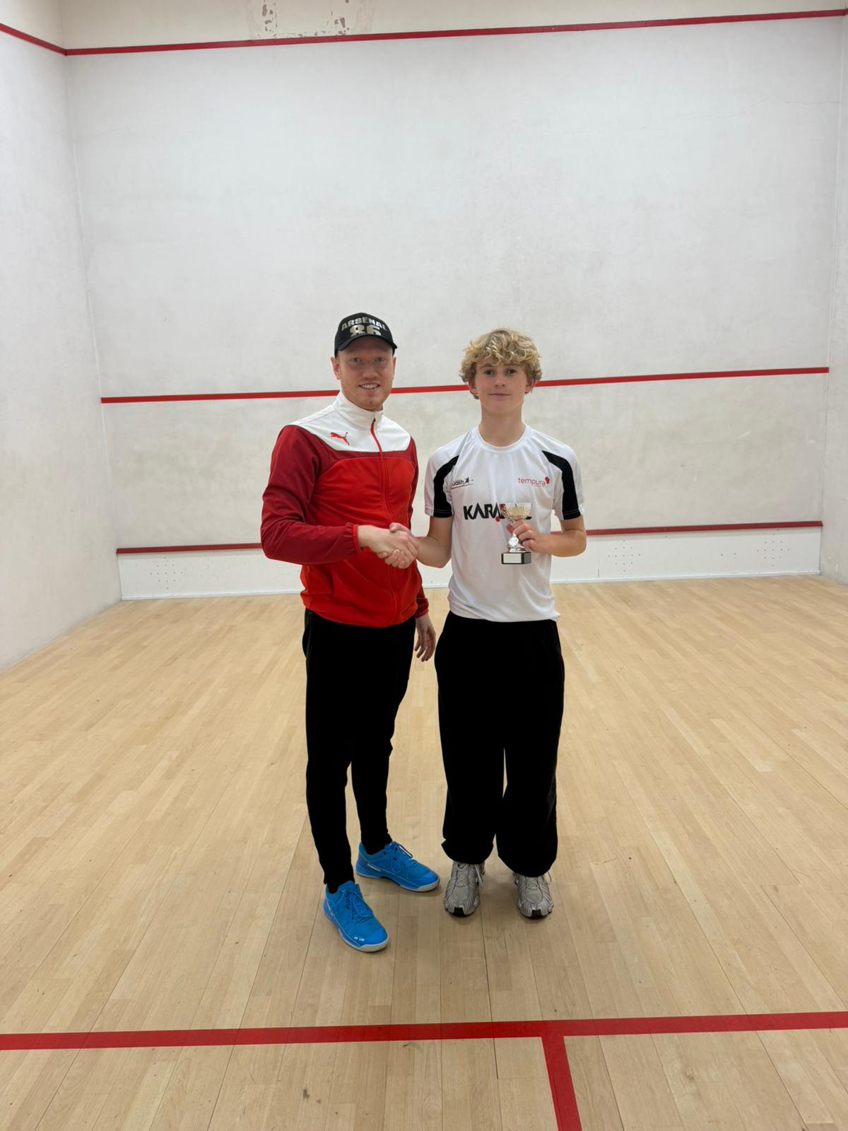 Elliott triumphs twice in UK as junior 'inters' loom