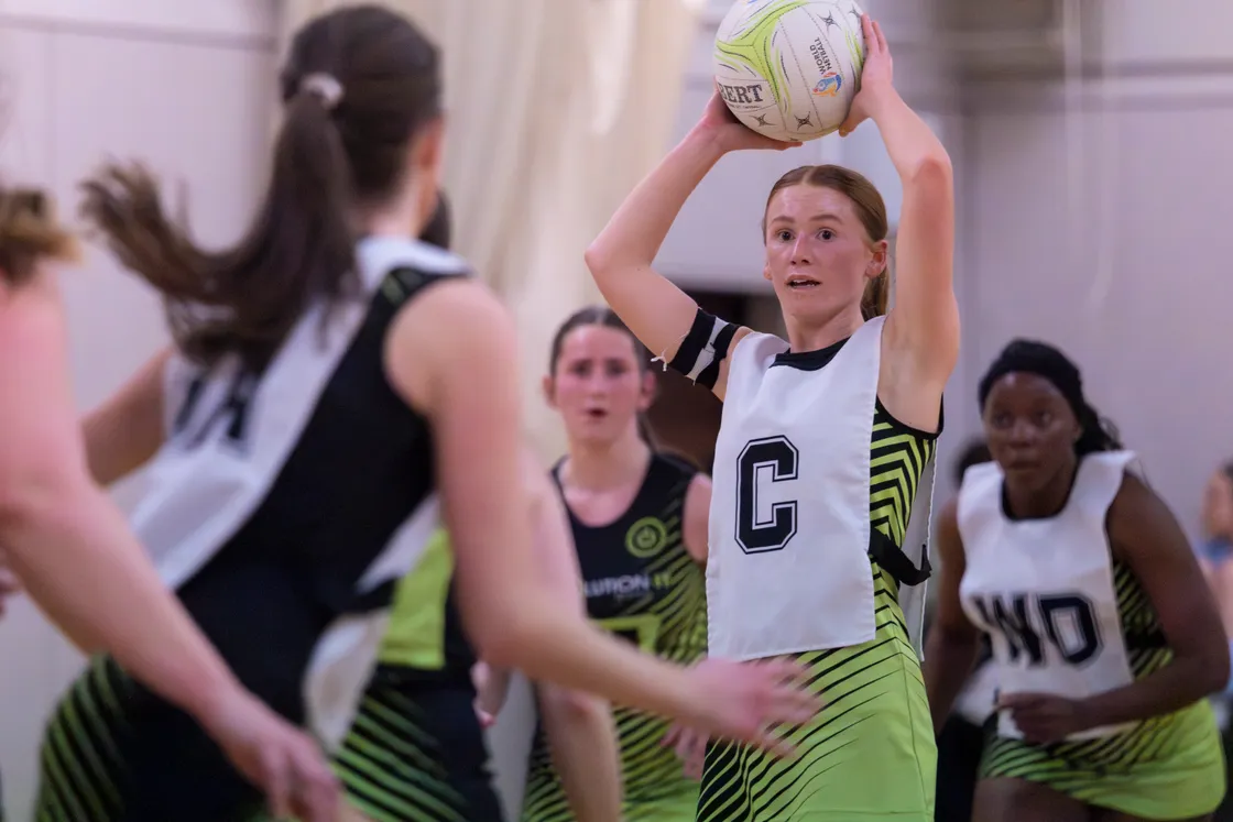 Rezzers Black centre Savannah Goddard assesses a pass.