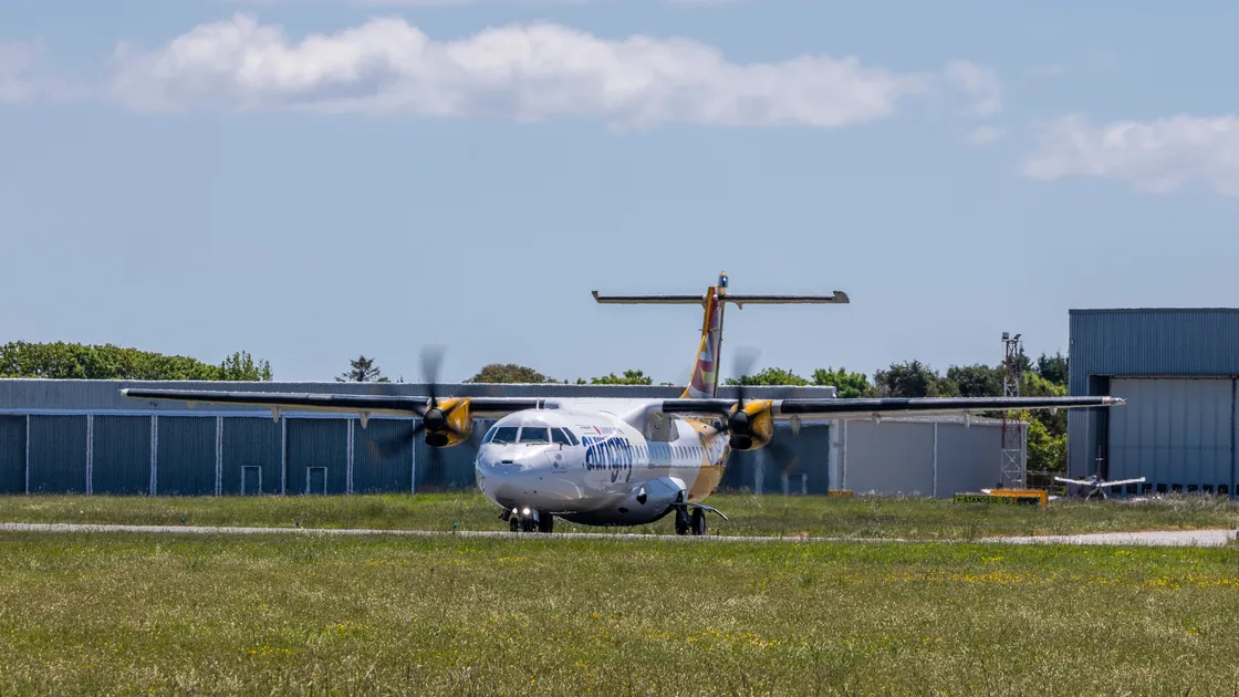 The Aurigny GR678 flight crew carried out a precautionary emergency landing. 