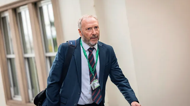 Primary schools’ review kicked into 2027 or later