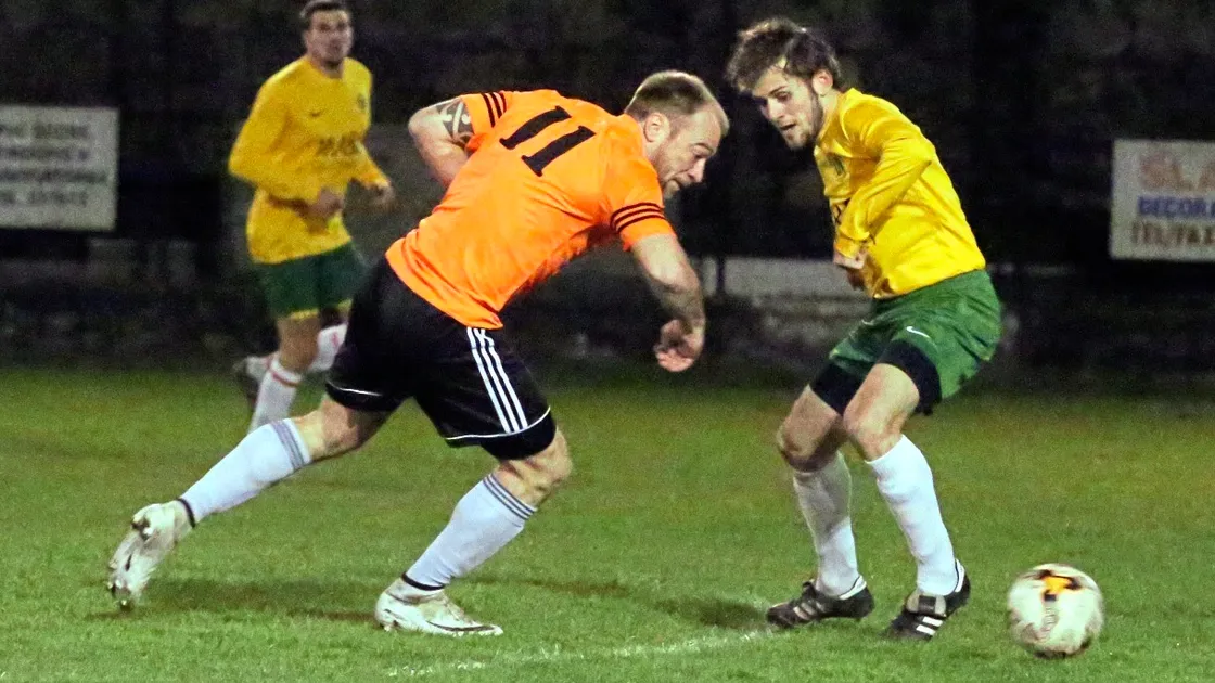 Manzur No. 11 Ed Blewett looks to go past Miles Pengelley at the Corbet Field last night. (Picture by Adrian Miller, 20999008)