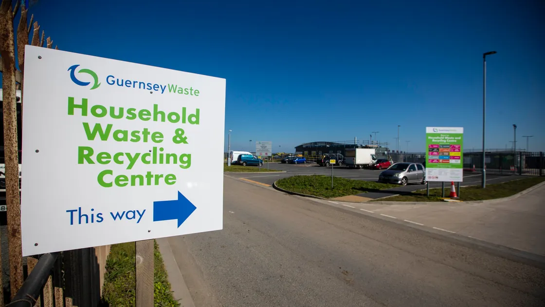 Cash payments at Longue Hougue are being discontinued. (29129587)