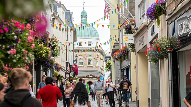 Islanders suggest ways to improve Town’s appearance