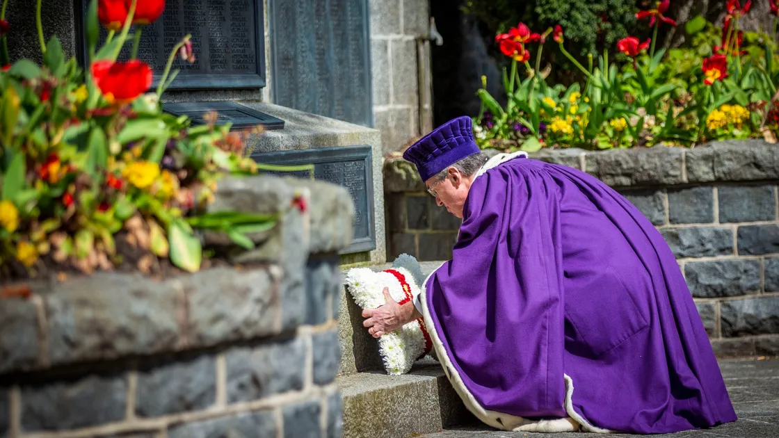 Bailiff Richard McMahon lays a wreath at the War Memorial at the top of Smith Street, one of the first acts of Liberation Day. (Pictures by Sophie Rabey, 29528666)