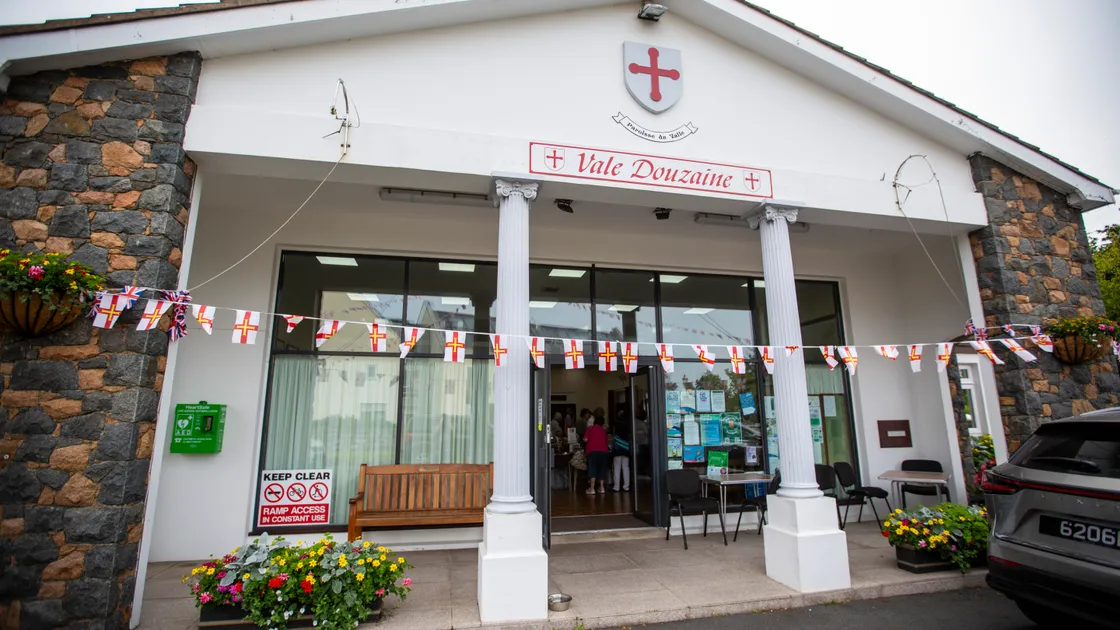 About a dozen parishioners gathered at the first Vale douzaine surgery in some five years on Saturday morning.