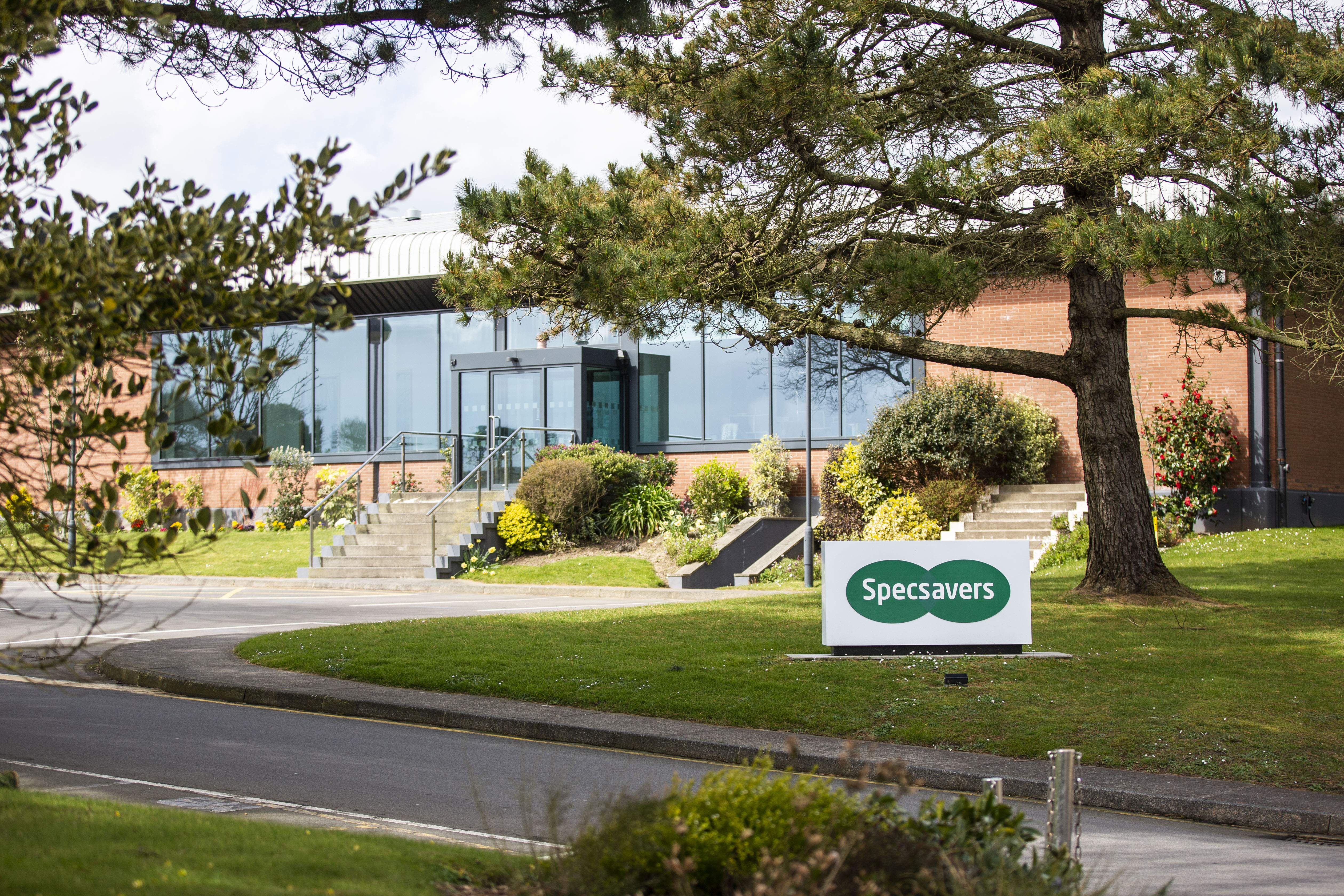 Specsavers’ profits leap 26.6% to £430m despite inflation concern