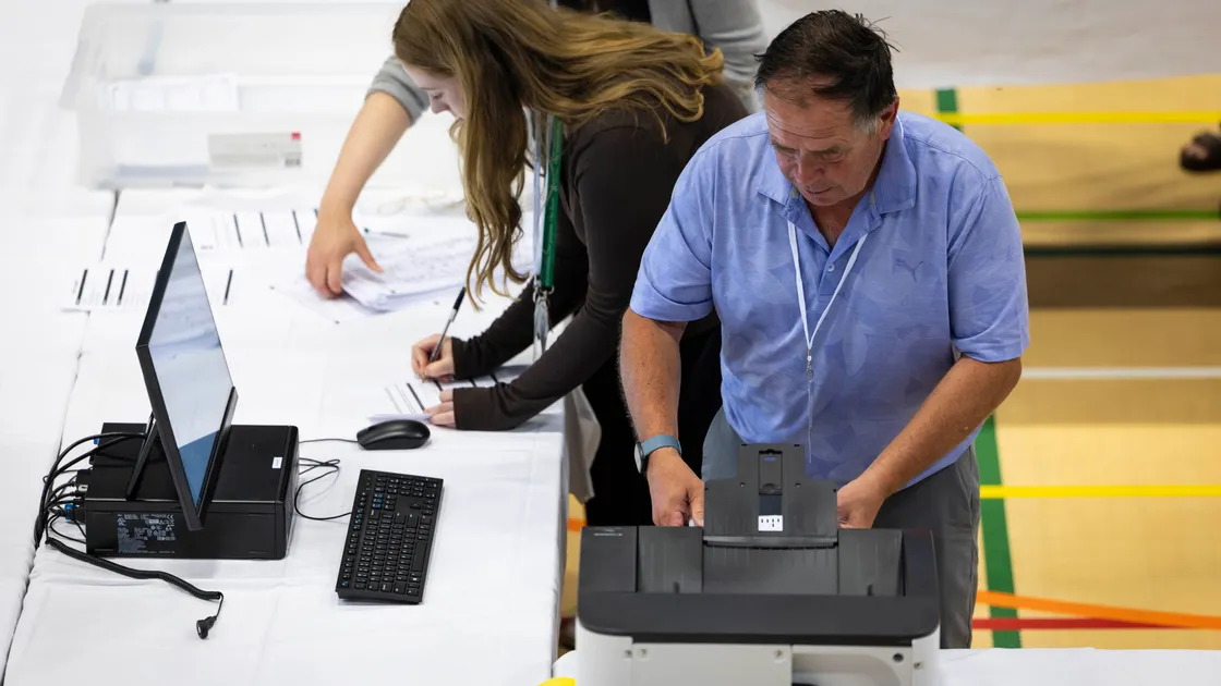 The proposal to hold the election was approved by 24 votes to 11, and subsequent proposals regarding the £3,000 spending limit and various by-election ordinances were also approved.